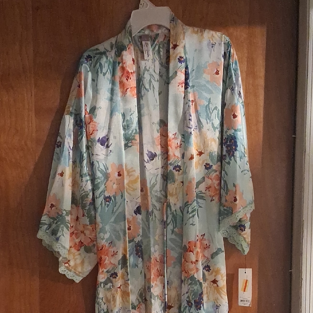 Floral Lilac + London Medium Sized Robe